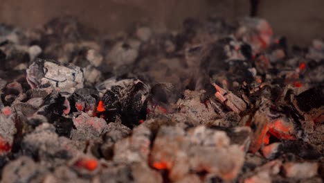 Close-Up-Of-Smoldering-And-Glowing-Burning-Coals