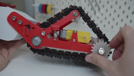 Moving-3D-Printed-Snowmobile-Track-Mechanism-By-Hand
