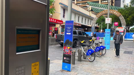 Brisbane-City-Cycle-Ride-share-Bicicletas-Con-Máquina-De-Pago-En-El-Centro-Comercial-Queen-Street