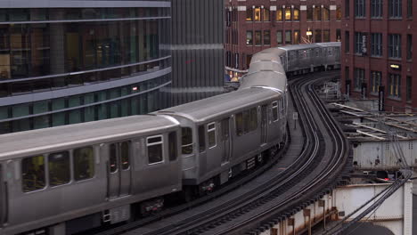 Chicago-Transit-Authority-CTA-Brown-line-train-approaching-the-Merchandise-Mart-Brown-and-Purple-line-stop-on-the-elevated-s-curve-in-River-North