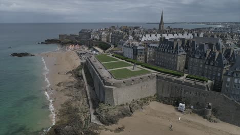 Drone-footage-of-Saint-Malo-in-a-sunny-day