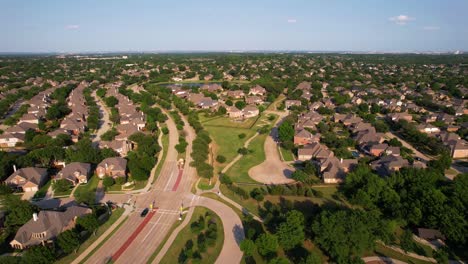 Imágenes-Aéreas-De-Un-Vecindario-En-Flower-Mound-Texas