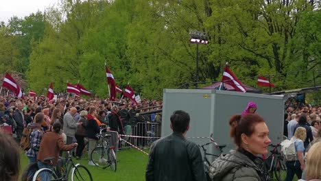 Marcha-De-Protesta-Por-La-Demolición-Del-Monumento-Soviético-De-Los-Libertadores-En-Riga