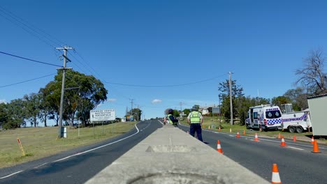 4K-UHD-Queensland-Transport-Compliance-Officers-on-duty-at-Border-Control-Site,-Wallangarra-Border-QLD-NSW-Border-Town-Checkpoint
