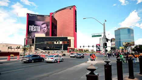 Las-Vegas-Strip-Kreuzung-Mit-Touristen-In-Der-Nähe-Von-Resorts-World