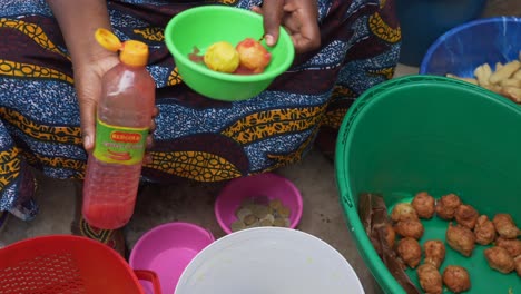 Preparar-Un-Desayuno-Pobre-Africano-En-La-Escuela