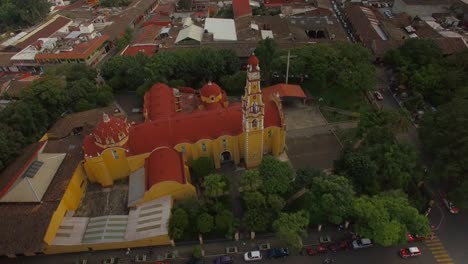 Spectacular-aerial-view-with-drone-of-the-central-Church-of-the-magical-town-Coatepec,-Veracruz