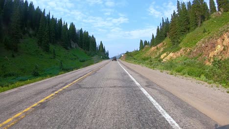 Punto-De-Vista-Mientras-Conduce-Por-La-Autopista-Del-Millón-De-Dólares-En-Las-Montañas-De-San-Juan,-Parte-Del-Camino-Panorámico-De-Colorado-Skyway