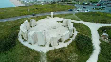 Luftaufnahme-Von-Memory-Stones,-Tout-Quarry,-Portland,-Dorset-–-Drohnenaufnahme