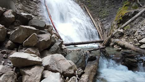 Der-Grund-Der-Margaret-Falls,-Einem-Wasserfall-Im-Wunderschönen-Herald-Provincial-Park-In-Der-Nähe-Von-Salmon-Arm,-British-Columbia,-Kanada