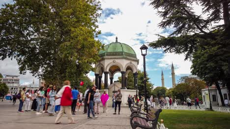 Motion-time-lapse-of-German-Fountain-with-tourist-crowd-at-the-Sultanahmet-Square-in-Eminonu,-istanbul,-Turkey
