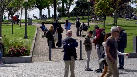 Tourists-at-Jardim-do-Morro,-Gaia,-Portugal