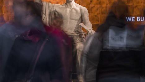 Stone-statue-of-George-Washington-In-Smithsonian-Museum-of-American-History---Timelapse