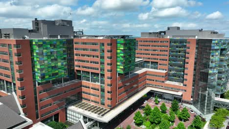 Aerial-of-medical-campus-of-Johns-Hopkins,-research-and-teaching-hospital-in-downtown-Baltimore-Maryland