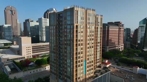 Edificio-De-Apartamentos-De-Lujo-En-El-Centro-Urbano-De-EE.-UU.