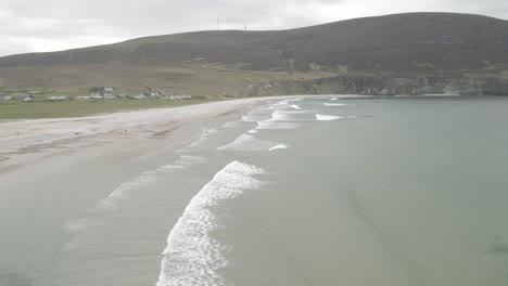Waves-And-Sand-Dunes-On-The-Calm-Beach-Of-Keel-At-The-Achill-Island-In-County-Mayo,-Ireland