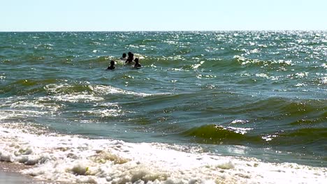 Children-playing-in-the-waves