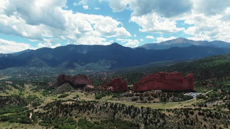 Aerial-Pull-Away-Shot-of-Garden-of-the-Gods,-Colorado-Springs,-USA