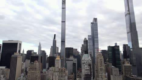Supertall-skyscrapers-in-MIdtown,-Manhattan,-New-York,-USA---tilting-Aerial-view