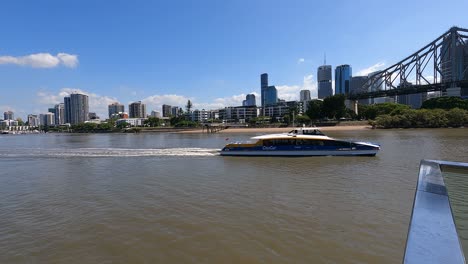 CityCat-ferry-passing-by-Kangaroo-Point-and-Story-Bridge-on-Brisbane-River