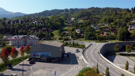 Luftaufnahme-Des-Skiliftgebäudes-In-Saint-Gervais-Les-Bains,-Französische-Alpen