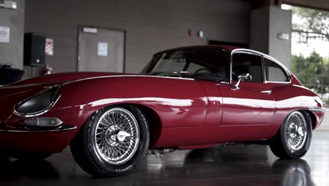 jaguar-E-Type-antique-english-car-jagaur-red-on-display