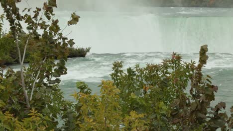 Niagara-Falls-through-the-mist