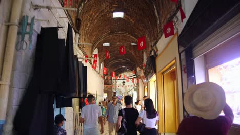 An-Alley-In-The-Market-With-People-Rushing-At-Daytime-In-Tunis-Of-Medina,-Tunisia