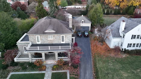 Aerial-establishing-shot-of-upscale-home-in-USA