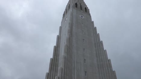 Hallgrímskirkja,-the-largest-parish-church-in-Reykjavík,-Iceland-at-cloudy-weather