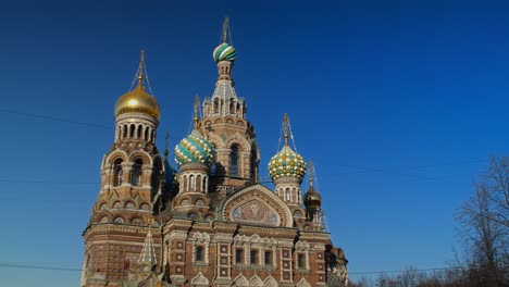 Wide-angle-shot-of-a-Russian-Orthodox-church-located-in-Russia,-Saint-Petersburg,-Nevsky-prospect,-cinematic-colors,-sunny-day