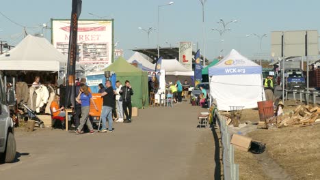 Humanitarian-aid-tents-in-Polish-Ukrainian-Border-crossing-in-Dorohusk,-Ukrainian-refugee-camp
