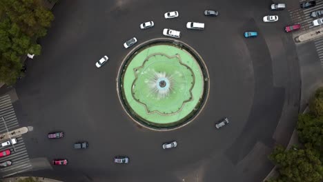 Descending-to-the-Diana-Cazadora´s-Roundabout-in-Paseo-de-la-Reforma-from-the-Top-as-Camera-Rotates,-Mexico-City