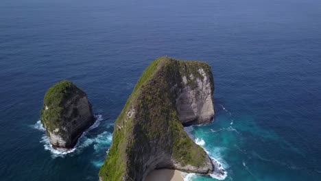 Buttery-soft-aerial-view-flight-of-the-dinosaurs-island-high-in-the-sky
Kelingking-Beach-at-Nusa-Penida-in-Bali-Indonesia-is-like-Jurassic-Park