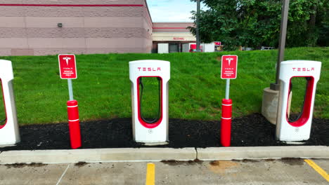 Tesla-superchargers-in-parking-lot