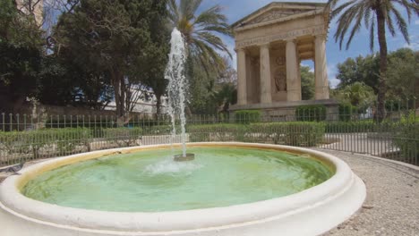 Fuente-En-Los-Jardines-Inferiores-De-Barrakka-Valletta,-Malta