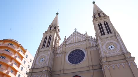 Katholische-Kathedrale-In-Curitiba,-Brasilien