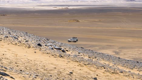 Jeep-safari-travelling-through-the-Black-Desert,-Egypt