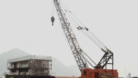 Biggest-construction-machine-JCB-crane
