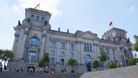Vista-Exterior-Cinematográfica-Del-Edificio-Del-Reichstag-Alemán-En-Berlín