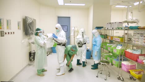 Medical-Staff-Help-Each-Other-Put-On-PPE-and-PAPR-Suit-During-Covid-19-Time