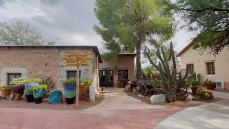 Tanque-Verde-Ranch,-Rustikale-Alte-Ranch-Lehmgebäude-In-Tucson,-Arizona