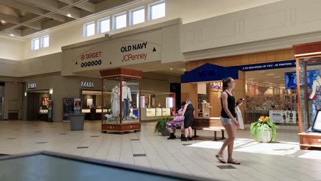 Timelapse-shot-of-people-walking-inside-a-shopping-mall-in-Ohio,-USA-at-daytime