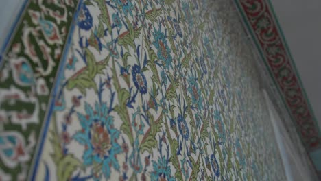Bunte-Mosaikfliesen-In-Der-Izzet-Pascha-Moschee