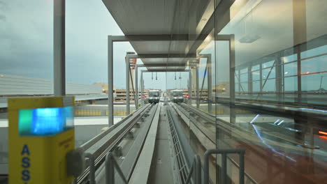 Der-Unbemannte-Skytrain-Transporter-Kommt-Am-Flughafen-Phoenix-An