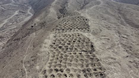 Drohnenaufnahmen-Einer-Archäologischen-Stätte-In-Pisco,-Peru