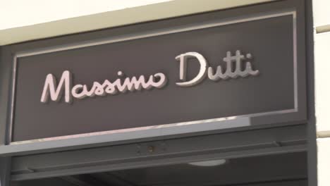 Logotipo-De-Massimo-Dutti-En-Una-Tienda-Minorista