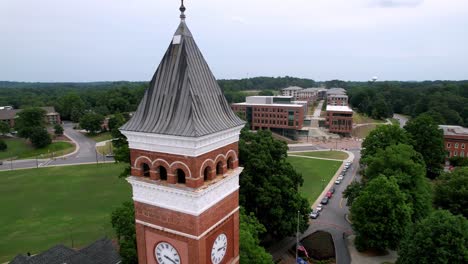 Aerial-Pullout-Tillman-Hall,-Clemson-University,-Clemson-SC,-Clemson-South-Carolina