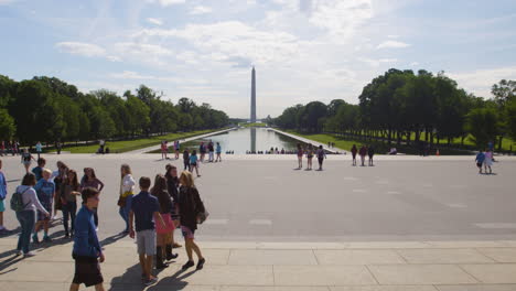 Guided-Group-of-Tourists-visiting-landmarks-without-covid,-Washington-USA