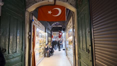 ISTANBUL,-TURKEY---January-03,-2022:-Grand-Bazaar-in-Istanbul,-Turkey